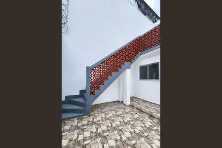 Casa para alugar com 140m², 2 quartos e 1 vaga Casa para alugar com 140m², 2 quartos e 1 vagaEscada