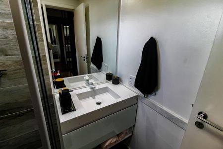 Apartamento à venda com 143m², 3 quartos e 3 vagas Apartamento à venda com 143m², 3 quartos e 3 vagasBanheiro da Suíte 1