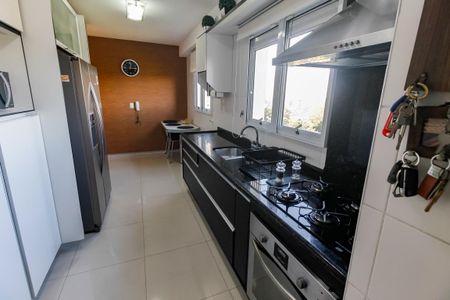 Apartamento à venda com 143m², 3 quartos e 3 vagas Apartamento à venda com 143m², 3 quartos e 3 vagasCozinha - Armários