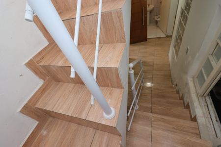 Casa para alugar com 80m², 2 quartos e 1 vagaEscada