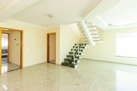 Sala de casa à venda com 6 quartos, 750m² em São Domingos, São Paulo