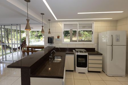 Casa de condomínio para alugar com 802m², 4 quartos e 4 vagas Casa de condomínio para alugar com 802m², 4 quartos e 4 vagasCozinha