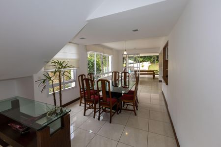Sala de Estar de casa de condomínio para alugar com 4 quartos, 802m² em Chácara Silveira Ramos, Nova Lima
