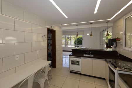 Casa de condomínio para alugar com 802m², 4 quartos e 4 vagas Casa de condomínio para alugar com 802m², 4 quartos e 4 vagasCozinha