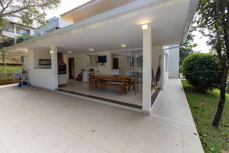 Casa de condomínio para alugar com 802m², 4 quartos e 4 vagas Casa de condomínio para alugar com 802m², 4 quartos e 4 vagasChurrasqueira