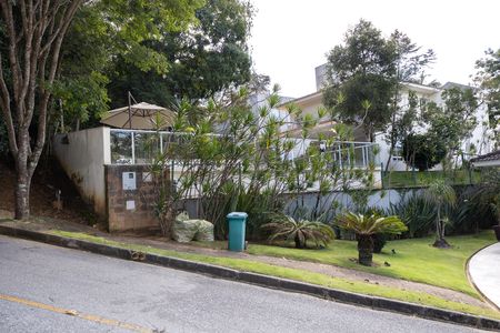 Casa de condomínio para alugar com 802m², 4 quartos e 4 vagas Casa de condomínio para alugar com 802m², 4 quartos e 4 vagasFachada