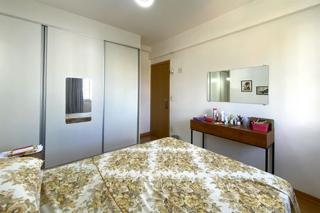 Apartamento à venda com 190m², 4 quartos e 3 vagas Apartamento à venda com 190m², 4 quartos e 3 vagasSuite