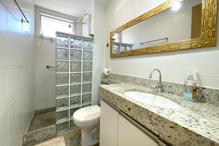 Apartamento à venda com 190m², 4 quartos e 3 vagas Apartamento à venda com 190m², 4 quartos e 3 vagasBanheiro da Suíte 1
