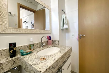 Apartamento à venda com 190m², 4 quartos e 3 vagas Apartamento à venda com 190m², 4 quartos e 3 vagasBanheiro da Suíte 2