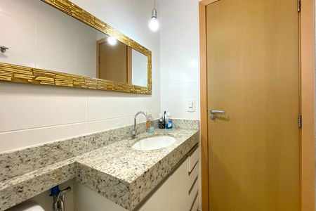 Apartamento à venda com 190m², 4 quartos e 3 vagas Apartamento à venda com 190m², 4 quartos e 3 vagasBanheiro da Suíte 1