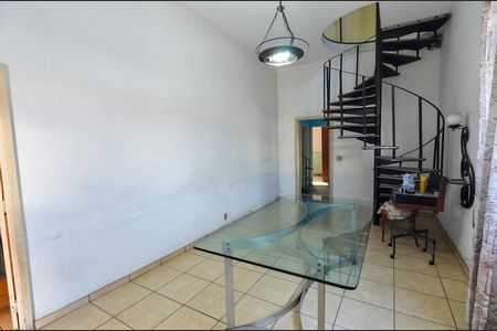 Casa para alugar com 241m², 5 quartos e 2 vagas Casa para alugar com 241m², 5 quartos e 2 vagasSala