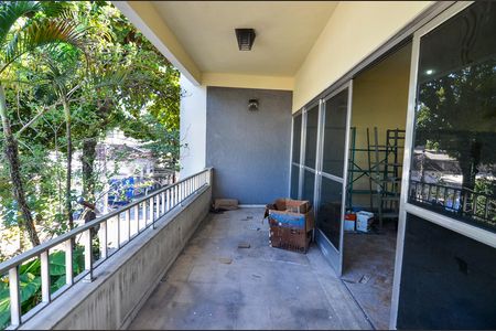 Casa para alugar com 241m², 5 quartos e 2 vagas Casa para alugar com 241m², 5 quartos e 2 vagasTerraço