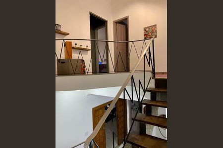 Casa para alugar com 150m², 3 quartos e sem vaga Casa para alugar com 150m², 3 quartos e sem vagaEscada