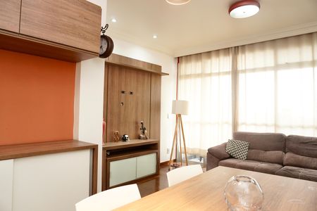 Sala  de apartamento para alugar com 2 quartos, 70m² em Sion, Belo Horizonte