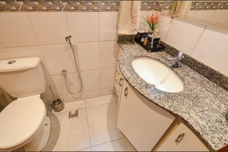 Apartamento à venda com 85m², 4 quartos e 2 vagasBanheiro Social