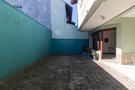 Casa de condomínio para alugar com 156m², 3 quartos e 1 vaga Casa de condomínio para alugar com 156m², 3 quartos e 1 vagaFachada