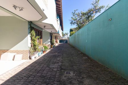 Casa de condomínio para alugar com 156m², 3 quartos e 1 vaga Casa de condomínio para alugar com 156m², 3 quartos e 1 vagaFachada
