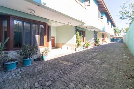 Casa de condomínio para alugar com 156m², 3 quartos e 1 vaga Casa de condomínio para alugar com 156m², 3 quartos e 1 vagaFachada