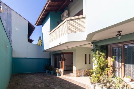 Casa de condomínio para alugar com 156m², 3 quartos e 1 vaga Casa de condomínio para alugar com 156m², 3 quartos e 1 vagaFachada