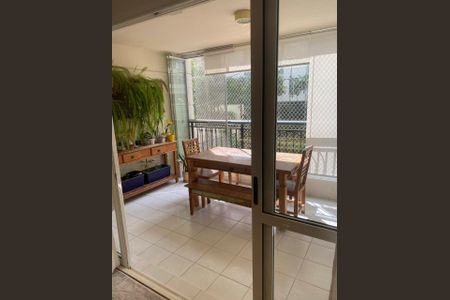 Apartamento à venda com 107m², 3 quartos e 3 vagasVaranda