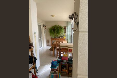 Apartamento à venda com 107m², 3 quartos e 3 vagasVaranda