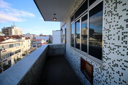 Apartamento à venda com 80m², 2 quartos e 1 vagaVaranda