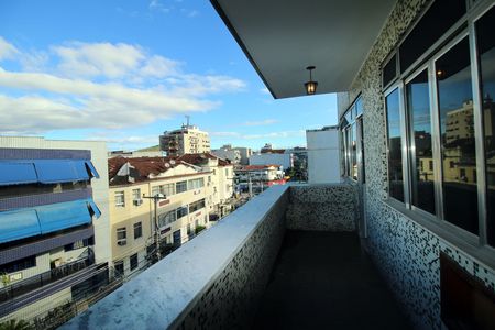 Apartamento à venda com 80m², 2 quartos e 1 vagaVaranda