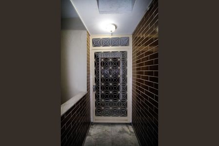 Apartamento à venda com 80m², 2 quartos e 1 vagaPorta de acesso