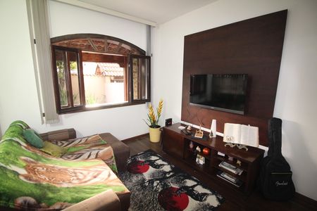 Casa à venda com 360m², 6 quartos e 6 vagasSala
