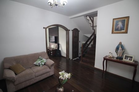 Sala de casa à venda com 6 quartos, 360m² em Camargos, Belo Horizonte