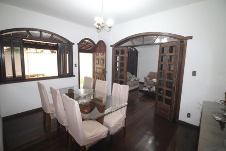 Casa à venda com 360m², 6 quartos e 6 vagasSala