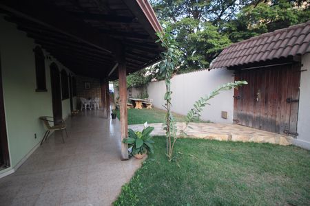 Casa à venda com 360m², 6 quartos e 6 vagasQuintal
