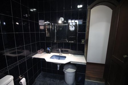 Casa à venda com 360m², 6 quartos e 6 vagasBanheiro 2