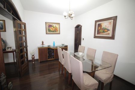 Casa à venda com 360m², 6 quartos e 6 vagasSala