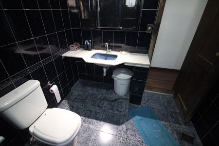Casa à venda com 360m², 6 quartos e 6 vagasBanheiro 2