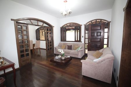 Casa à venda com 360m², 6 quartos e 6 vagasSala