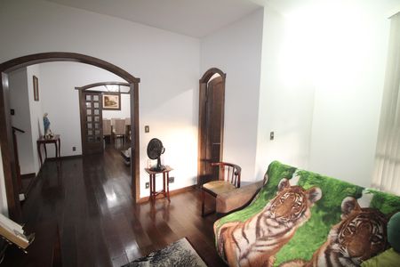 Casa à venda com 360m², 6 quartos e 6 vagasSala