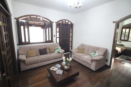 Casa à venda com 360m², 6 quartos e 6 vagasSala