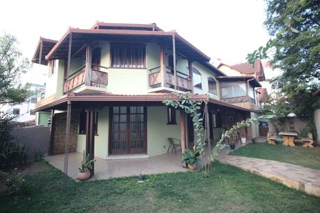 Casa à venda com 360m², 6 quartos e 6 vagasQuintal