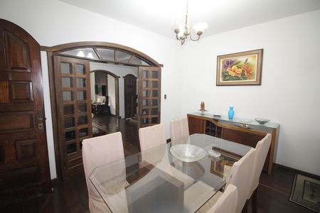 Casa à venda com 360m², 6 quartos e 6 vagasSala