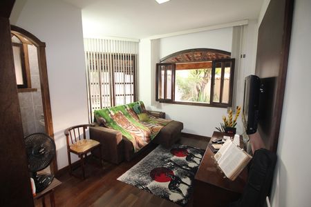 Casa à venda com 360m², 6 quartos e 6 vagasSala