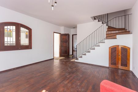 Casa à venda com 202m², 4 quartos e 3 vagasSala