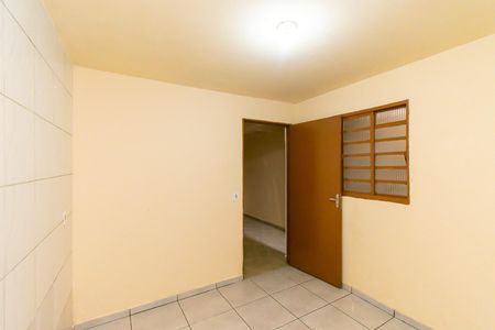 Quarto 1 de casa para alugar com 2 quartos, 40m² em Jardim Nice, São Paulo
