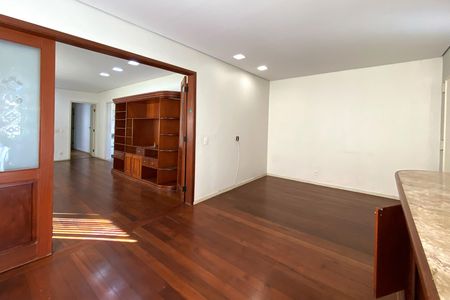 Apartamento para alugar com 160m², 4 quartos e 2 vagas Apartamento para alugar com 160m², 4 quartos e 2 vagasSala
