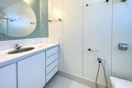 Apartamento para alugar com 160m², 4 quartos e 2 vagas Apartamento para alugar com 160m², 4 quartos e 2 vagasBanheiro da Suíte