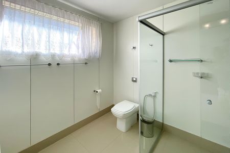 Apartamento para alugar com 160m², 4 quartos e 2 vagas Apartamento para alugar com 160m², 4 quartos e 2 vagasBanheiro