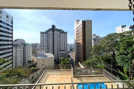 Apartamento para alugar com 160m², 4 quartos e 2 vagas Apartamento para alugar com 160m², 4 quartos e 2 vagasVista da Varanda da Suite