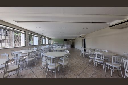 Apartamento à venda com 75m², 2 quartos e 1 vaga Apartamento à venda com 75m², 2 quartos e 1 vagaÁrea comum - Salão de festas