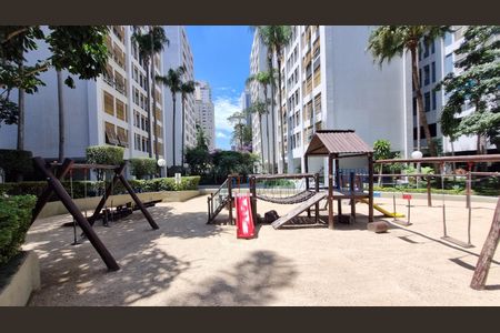 Apartamento à venda com 75m², 2 quartos e 1 vaga Apartamento à venda com 75m², 2 quartos e 1 vagaÁrea comum - Playground