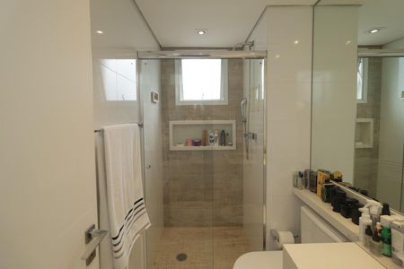 Apartamento à venda com 189m², 4 quartos e 3 vagasBanheiro da Suíte 2